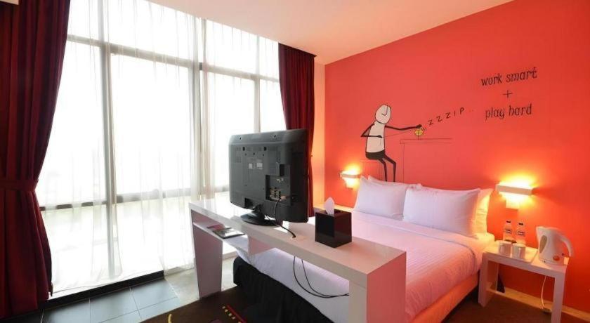 Zoom Boutique - Danga Bay Hotel 2*
