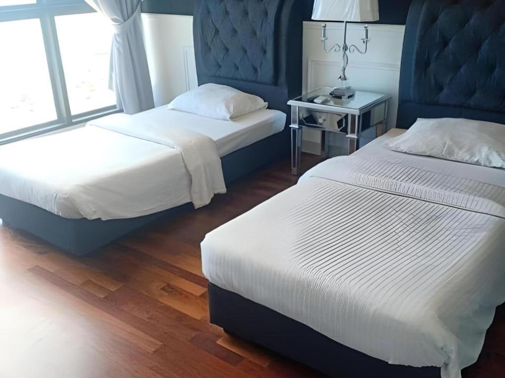 Zoom Boutique - Danga Bay Hotel